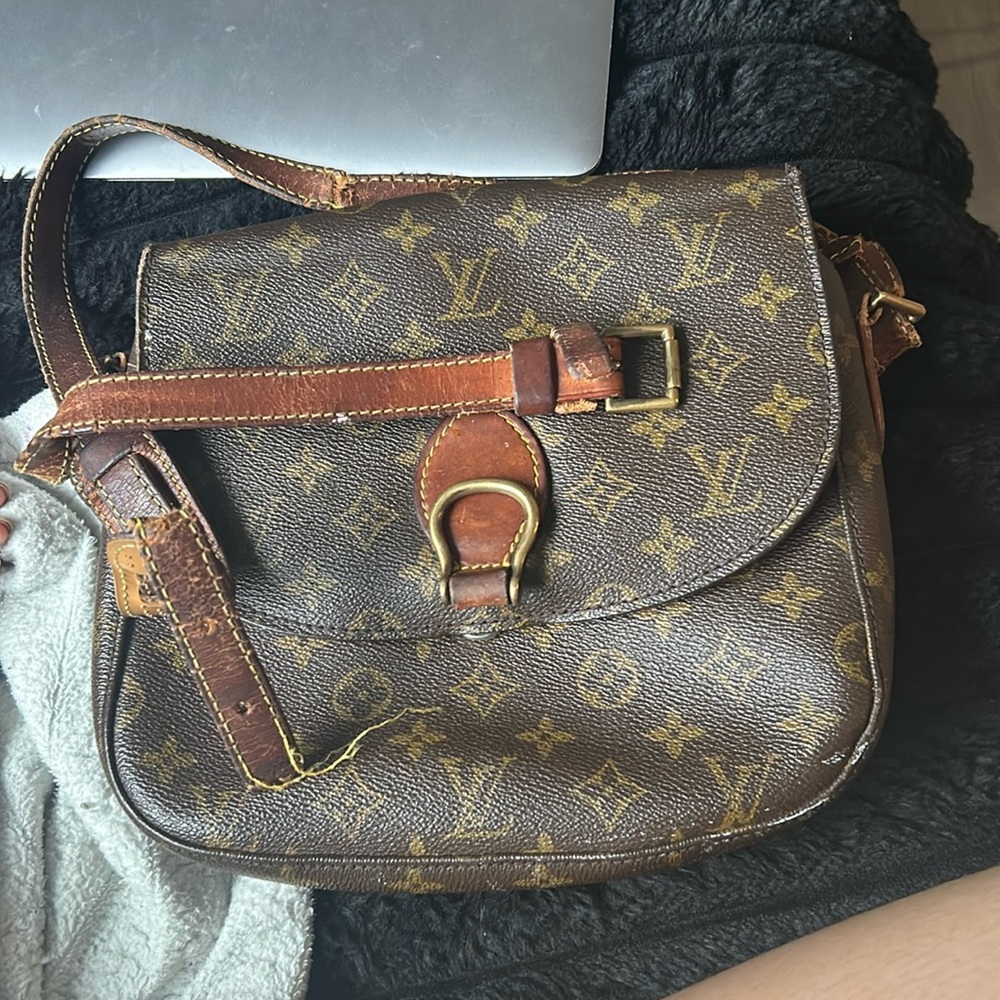 Louis Vuitton Vintage Saint
Cloud GM Bag